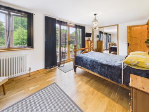 MASTER BEDROOM- click for photo gallery